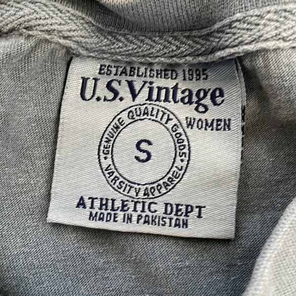 St. Thomas T-shirt- Small - Picture 3 of 5